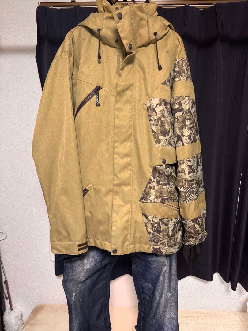 カーキ 迷彩柄 スノーボードジャケット・パンツ