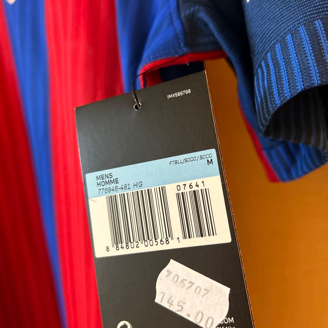 メッシバルセロナスペイン公式ショップで購入しましたソックスもあります