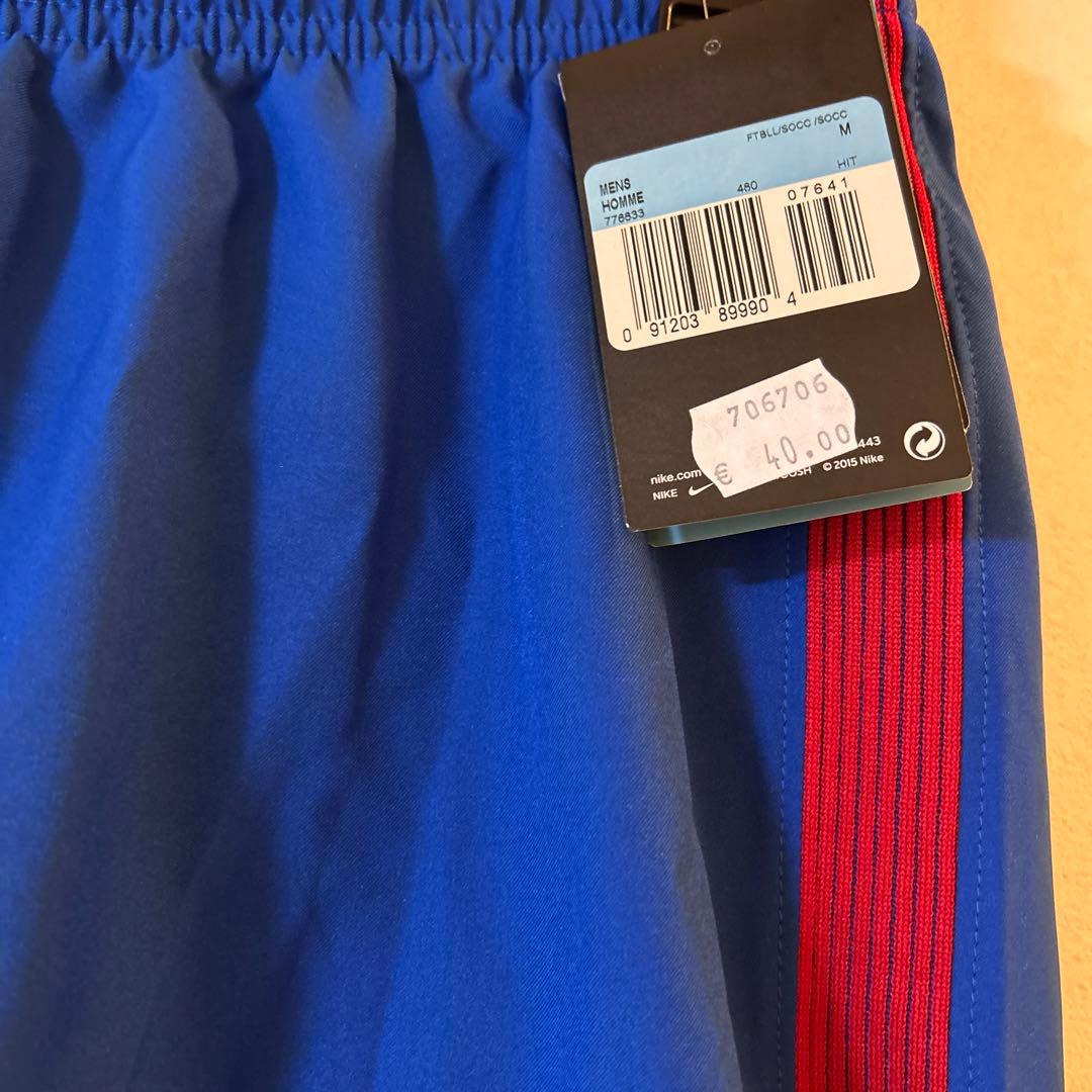 メッシバルセロナスペイン公式ショップで購入しましたソックスもあります