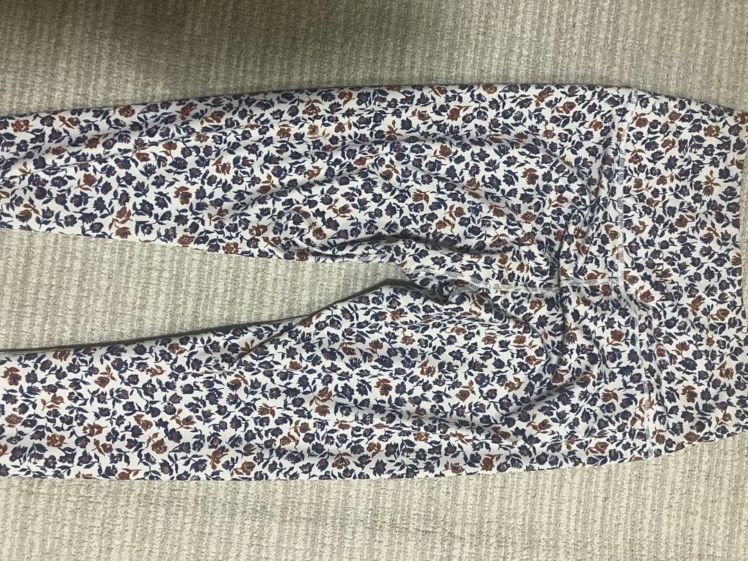 emmi yoga花柄セットアップ