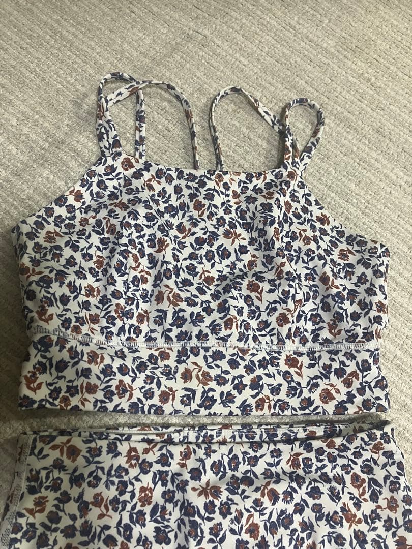 emmi yoga花柄セットアップ