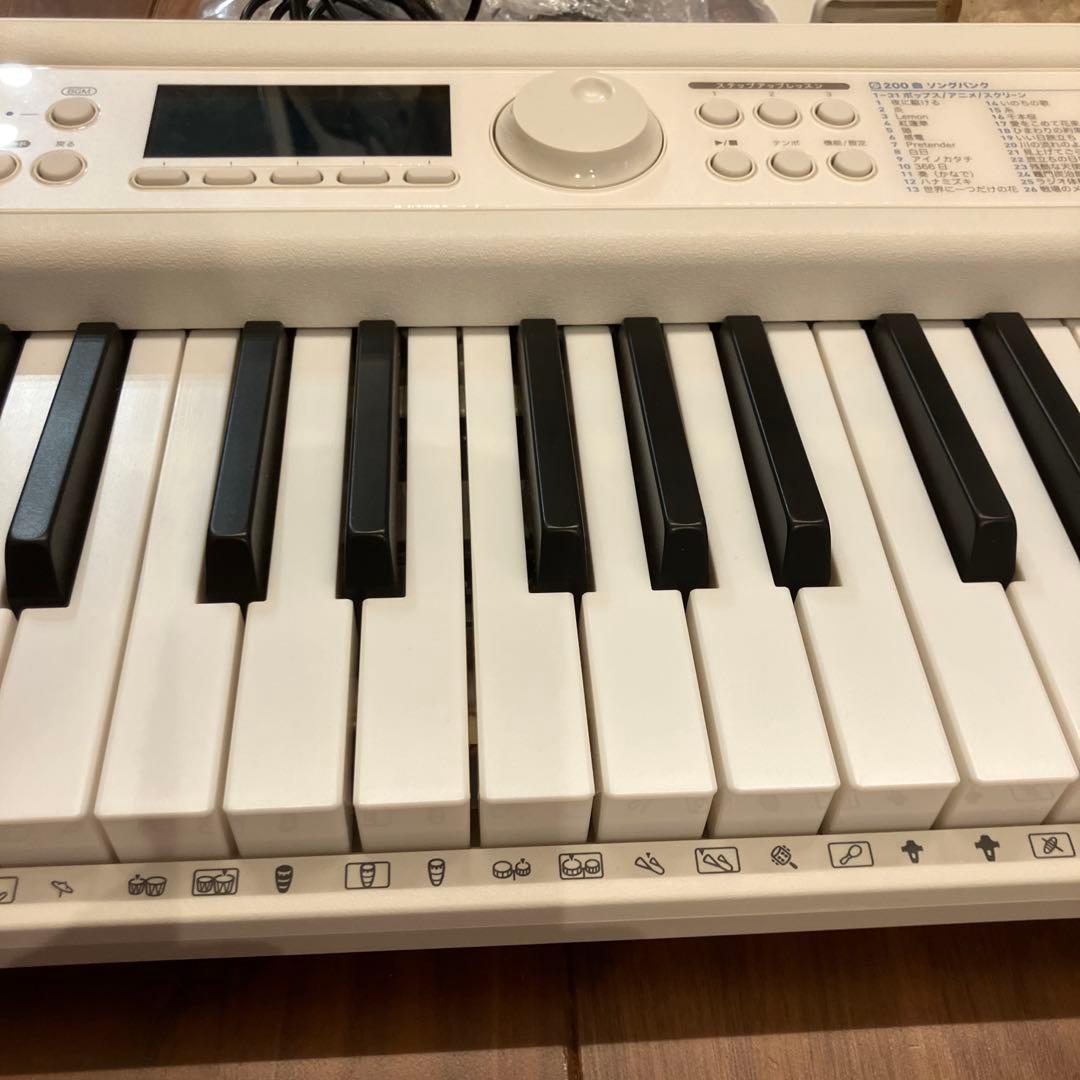 CASIO LK520 光ナビゲーションキーボード　電子ピアノ 61鍵 ホワイト