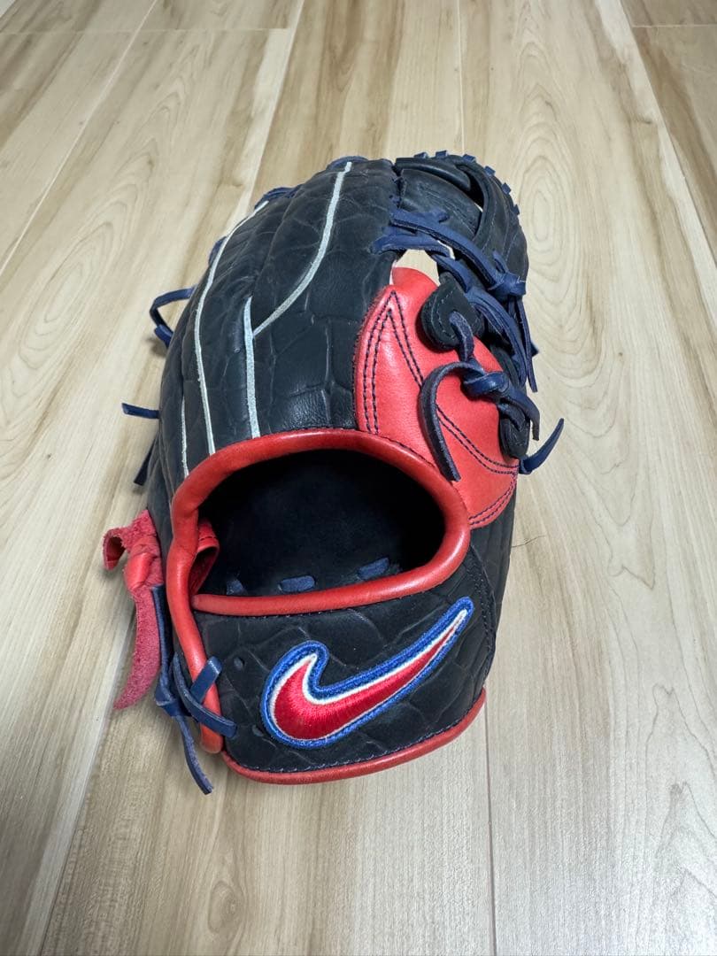 ナイキ Nike 軟式グローブ 黒/赤　美品　未使用　岩村モデル