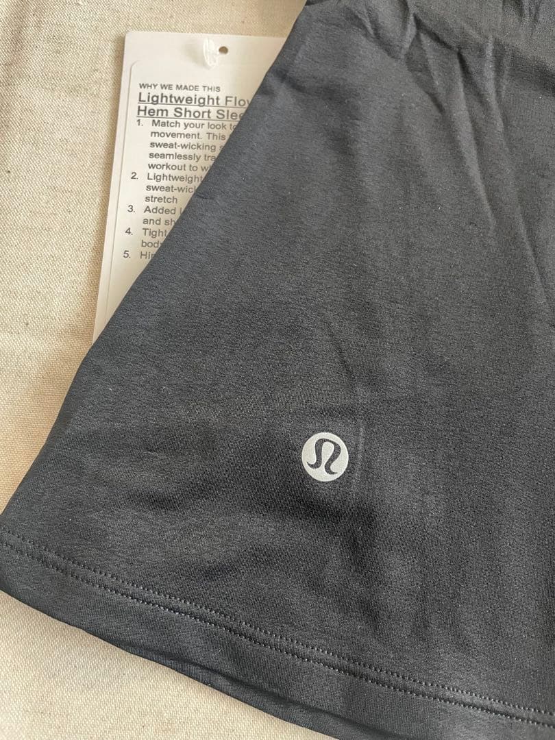 ルルレモンLightweight Flowy Hem Short-Sleeve