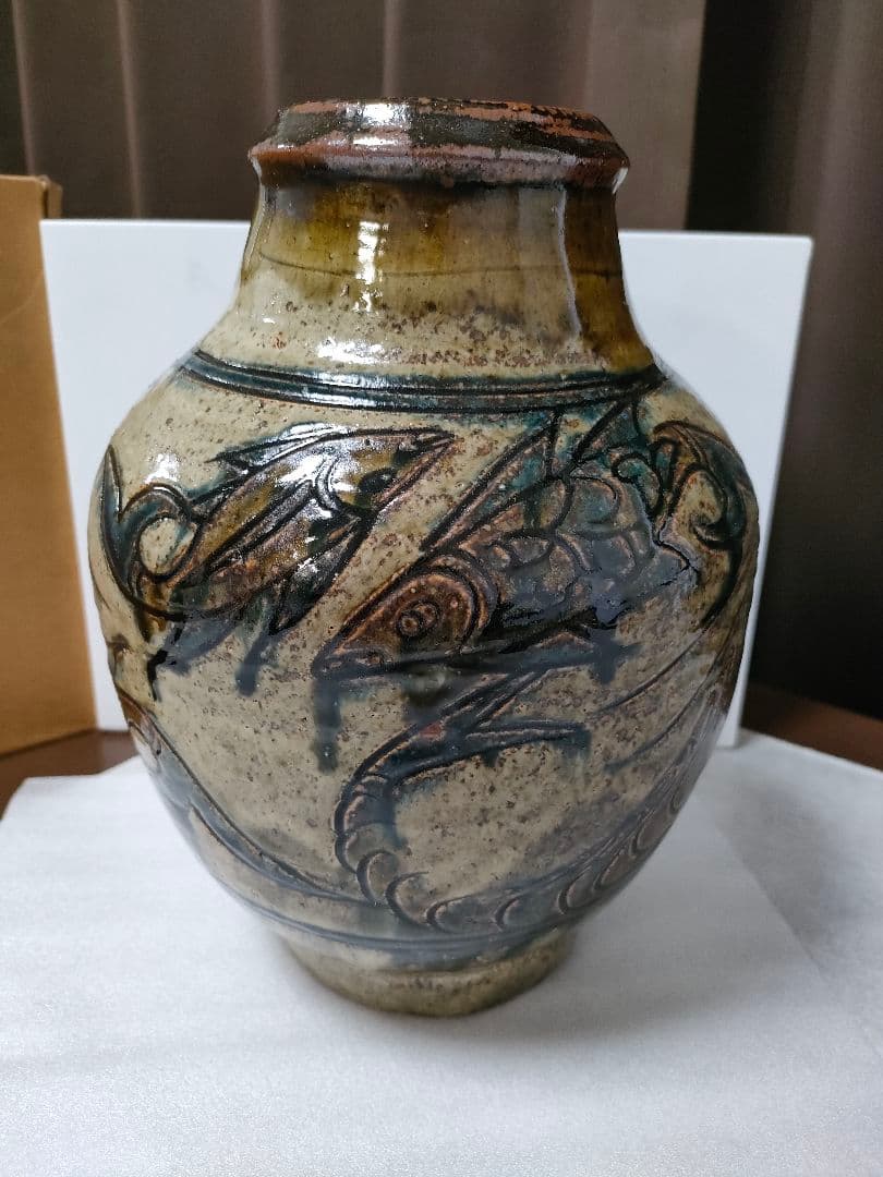 やちむん　人間国宝の金城次郎さんの作品　壺
