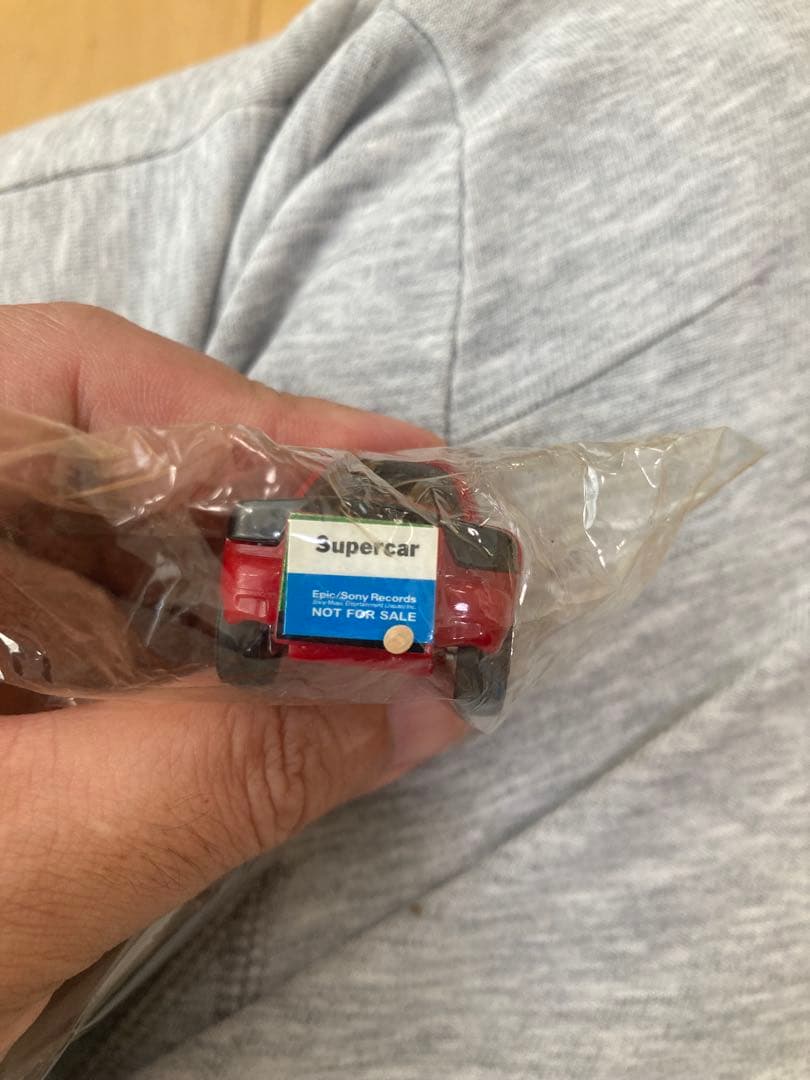 SUPER CAR TOUR '99 ピンバッジ 2個セットとチョロQ バンド