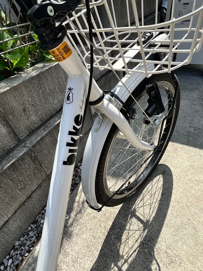 【最終値下げ】22インチbikke 子供用自転車 ホワイト 鍵付