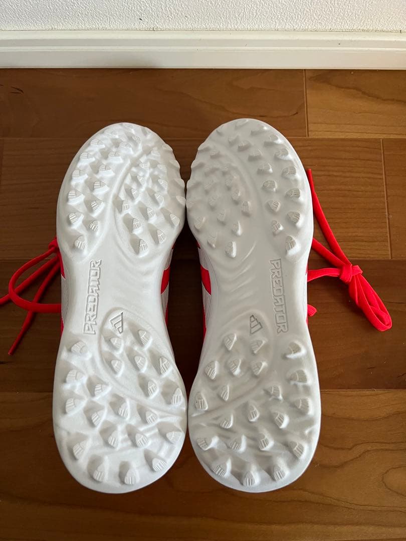 新品　アディダス キッズ 22cmフットサル　サッカーシューズ ジュニア