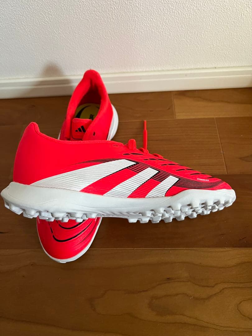 新品　アディダス キッズ 22cmフットサル　サッカーシューズ ジュニア