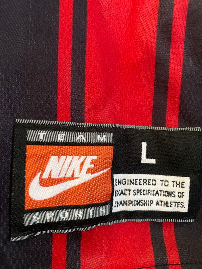 【限定セール中！】90s NIKE 襟付きサッカーシャツ UK製 赤黒ストライプ