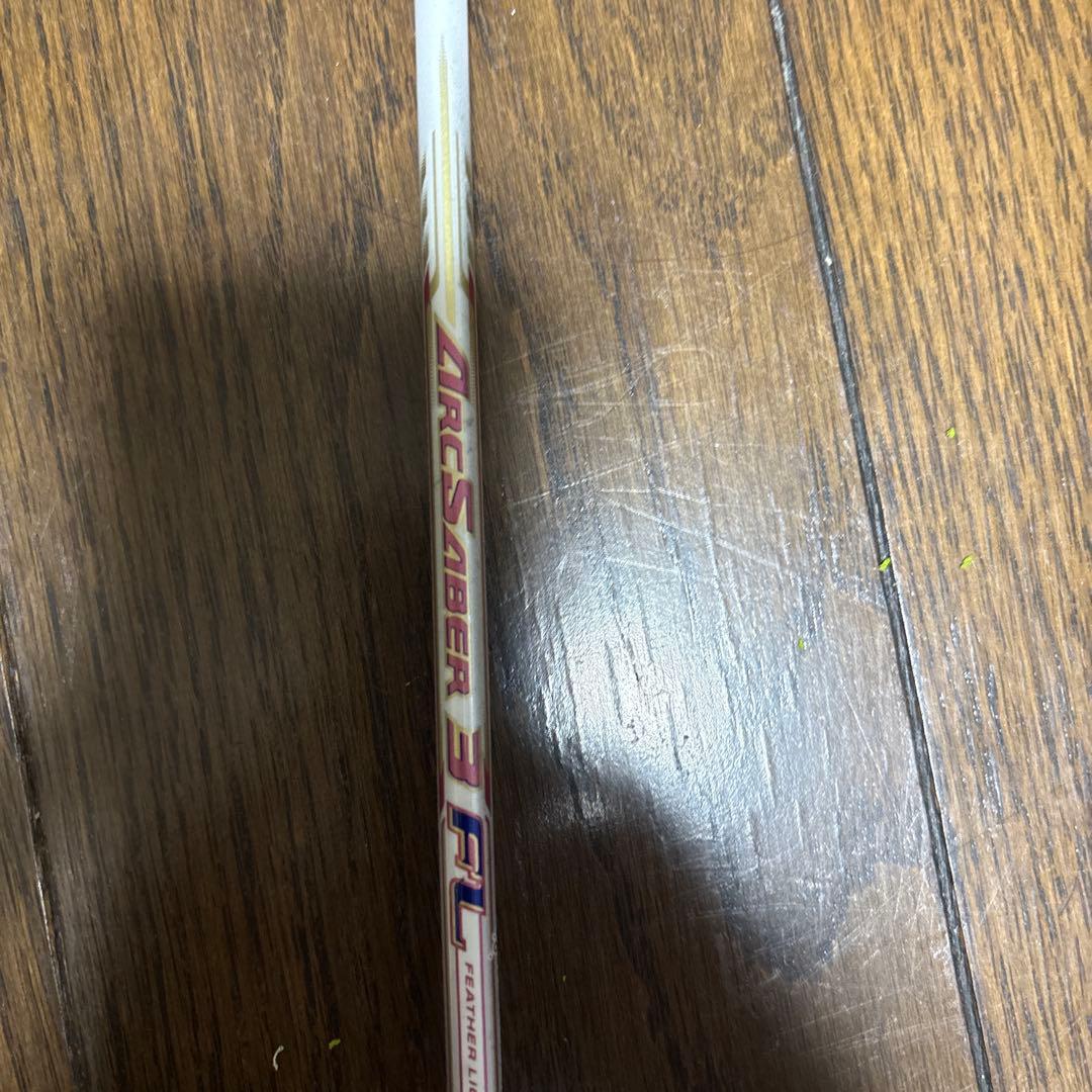 ARC SABER F8 バドミントンラケット 青/黄
