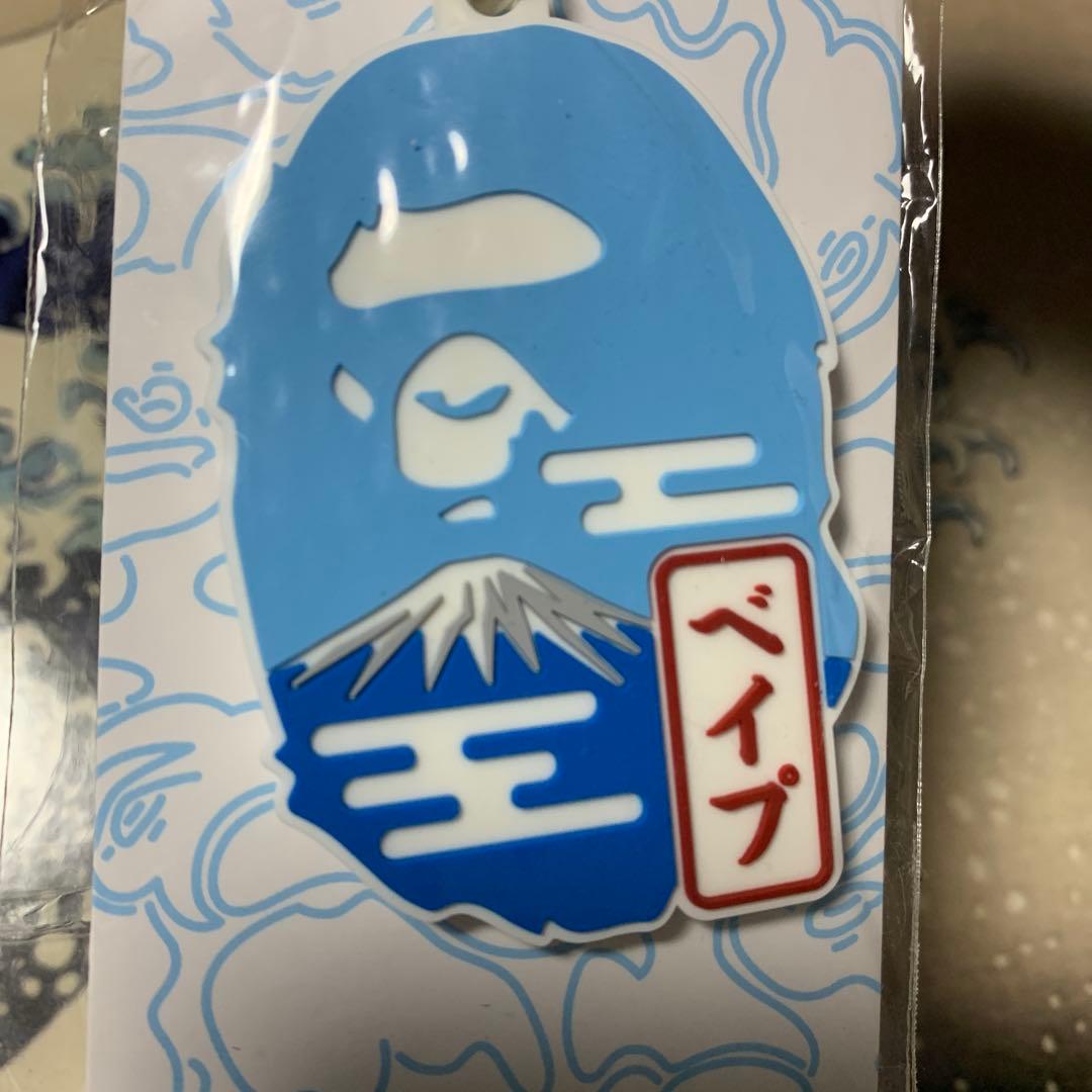A BATHING APE 富士山デザインキーホルダー