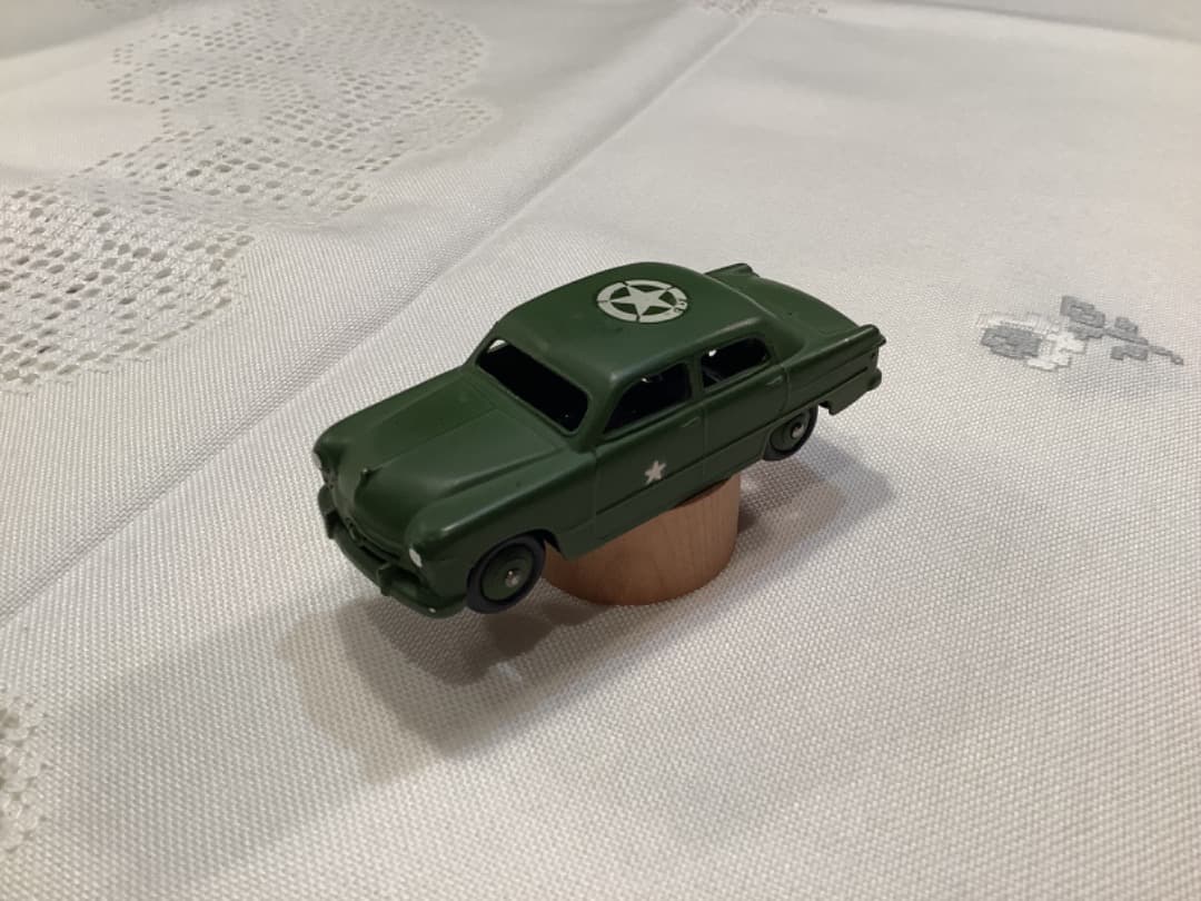 お値下げ！美品　DINKY TOYS ARMY STAFF CAR ミニカー