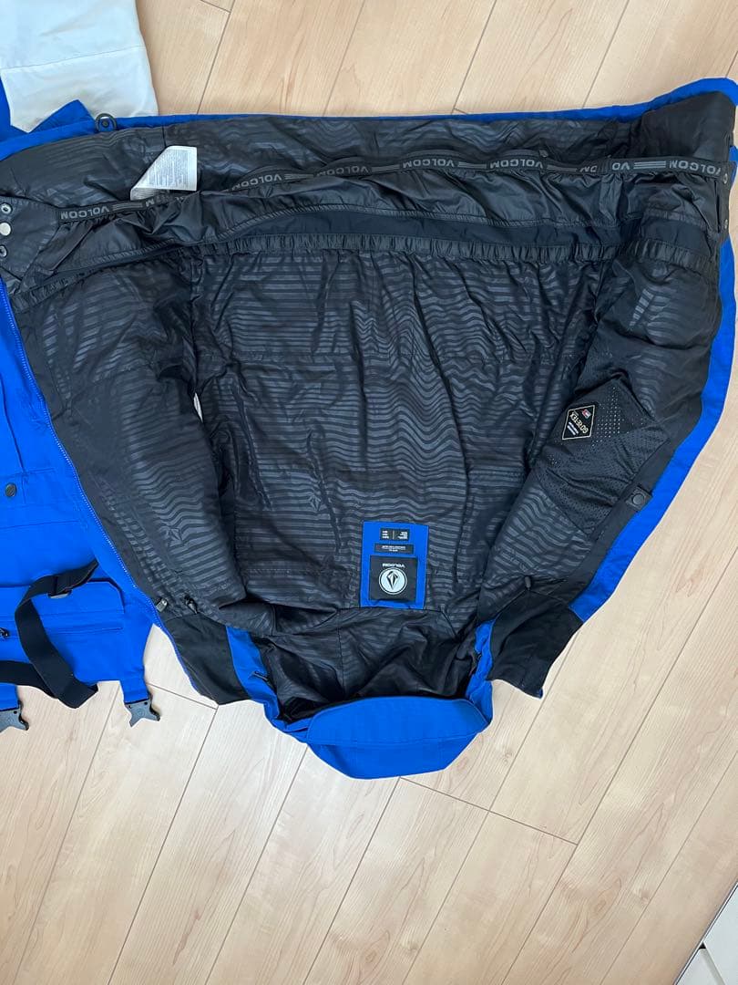 大幅値下げ❣️VOLCOM スノーボードウェア セット Mサイズ