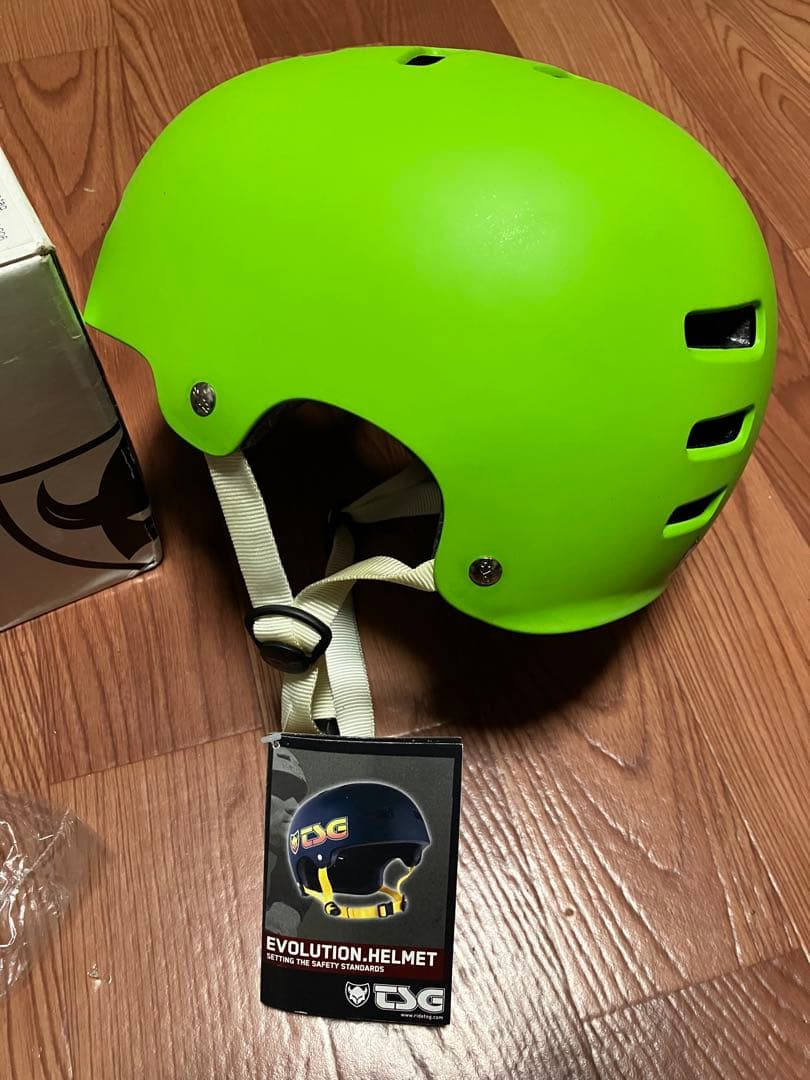 未使用 TSG EVOLUTION ヘルメット HELMET グリーン L/XL