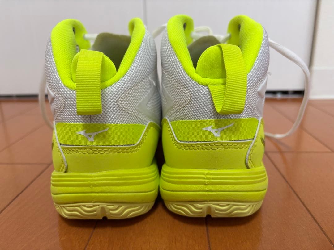 美品☆mizuno WAVE DIVERS 23.5cm ホワイト×イエロー