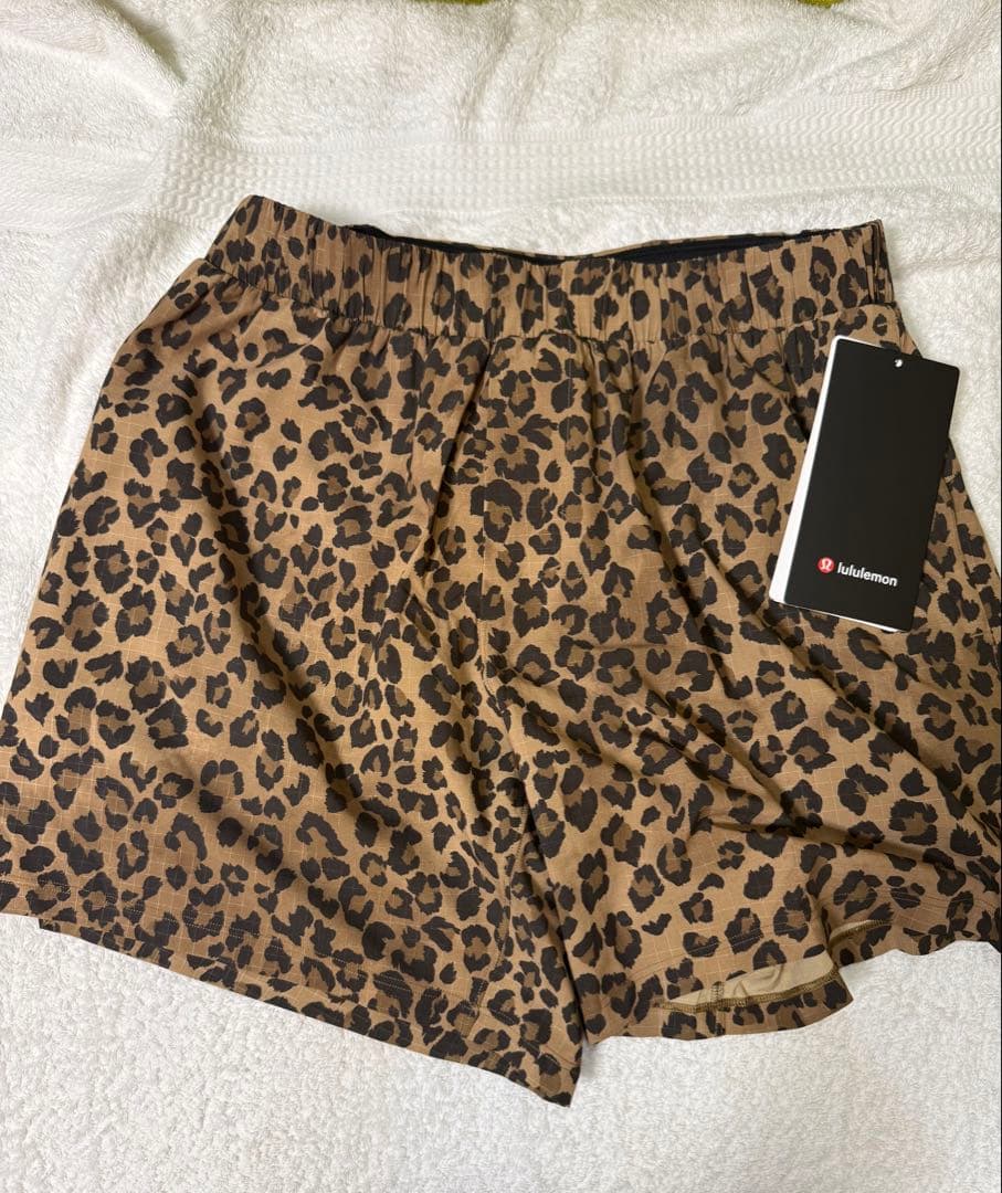 ルルレモン　ヒョウ柄 レオパード　ハーフパンツ　完売品
