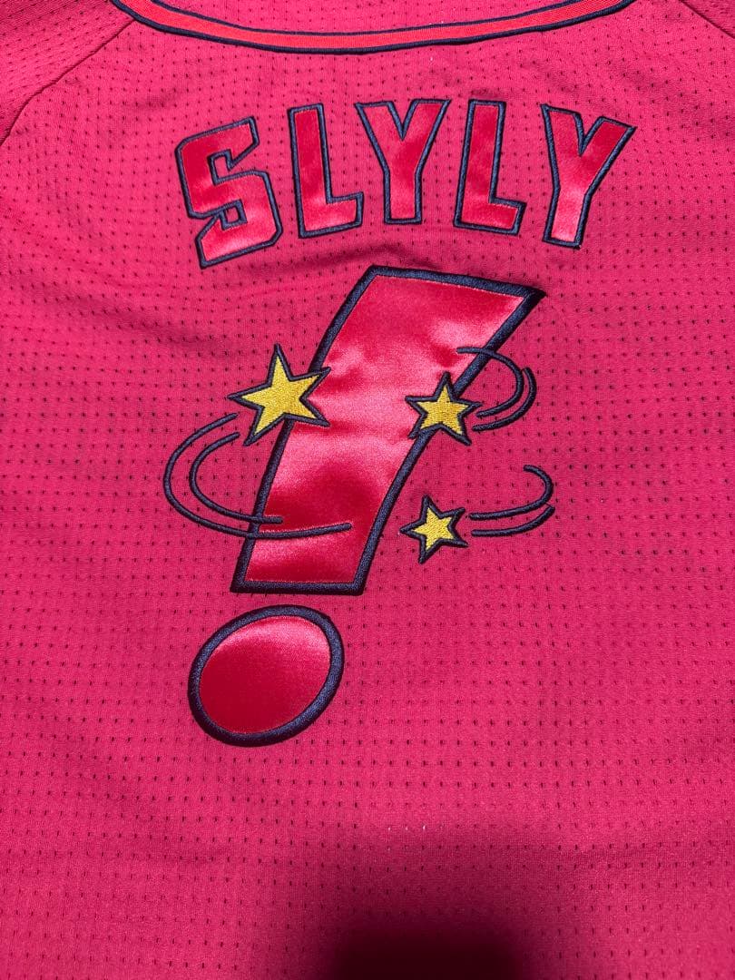 未使用 広島カープ SLYLE ビジター ハイクオリティ ユニフォーム Mサイズ