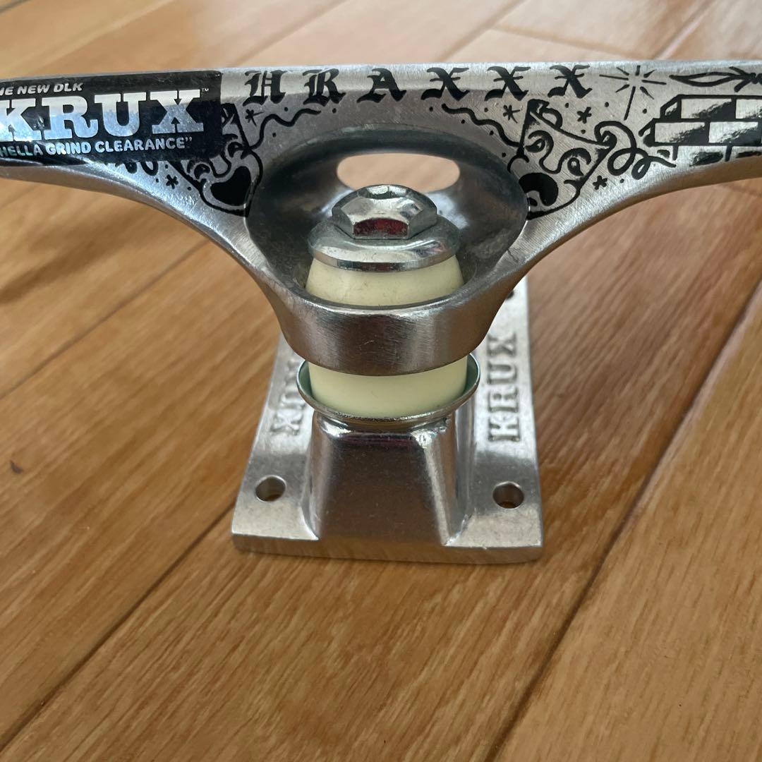 新品　KRUX Hella Grind Clearance トラック