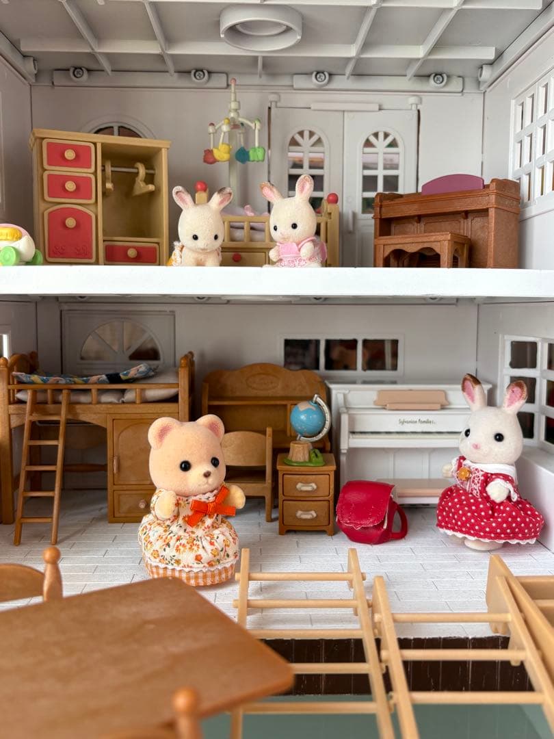 シルバニアファミリー　家　赤い屋根　人形　家具　おまとめ