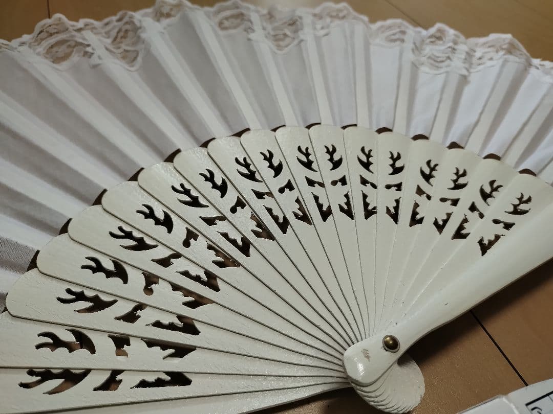 【未使用】イベリアアバニコレース透かしあり白H32cm フラメンコ　　扇子