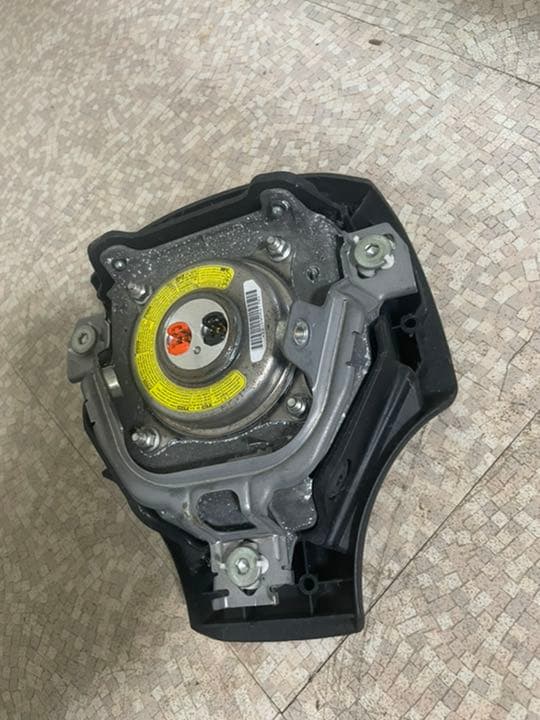レクサスIS　350 ハンドル　エアバックカバー
