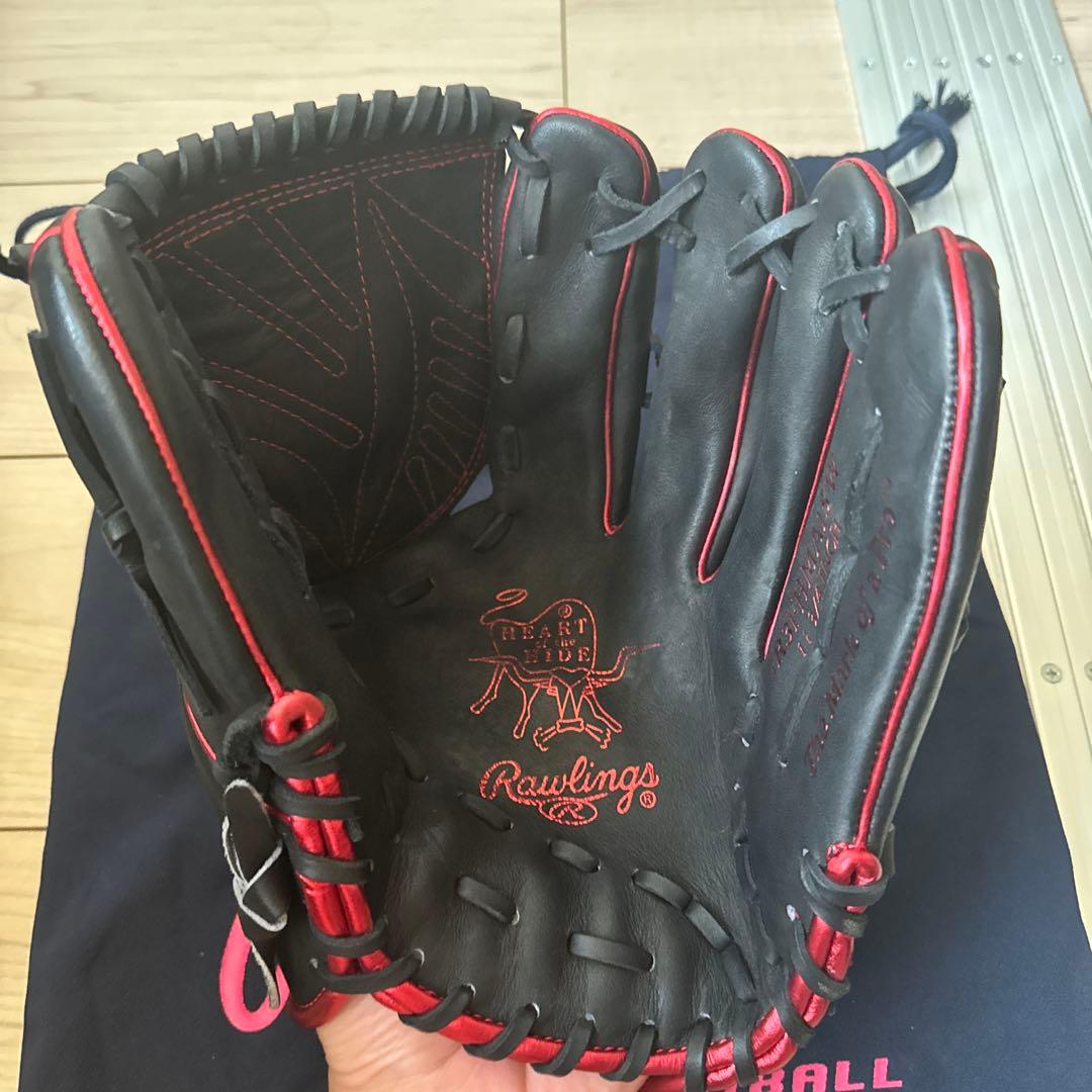 Rawlings 軟式グローブ 黒/赤 収納袋付き　ピッチャー