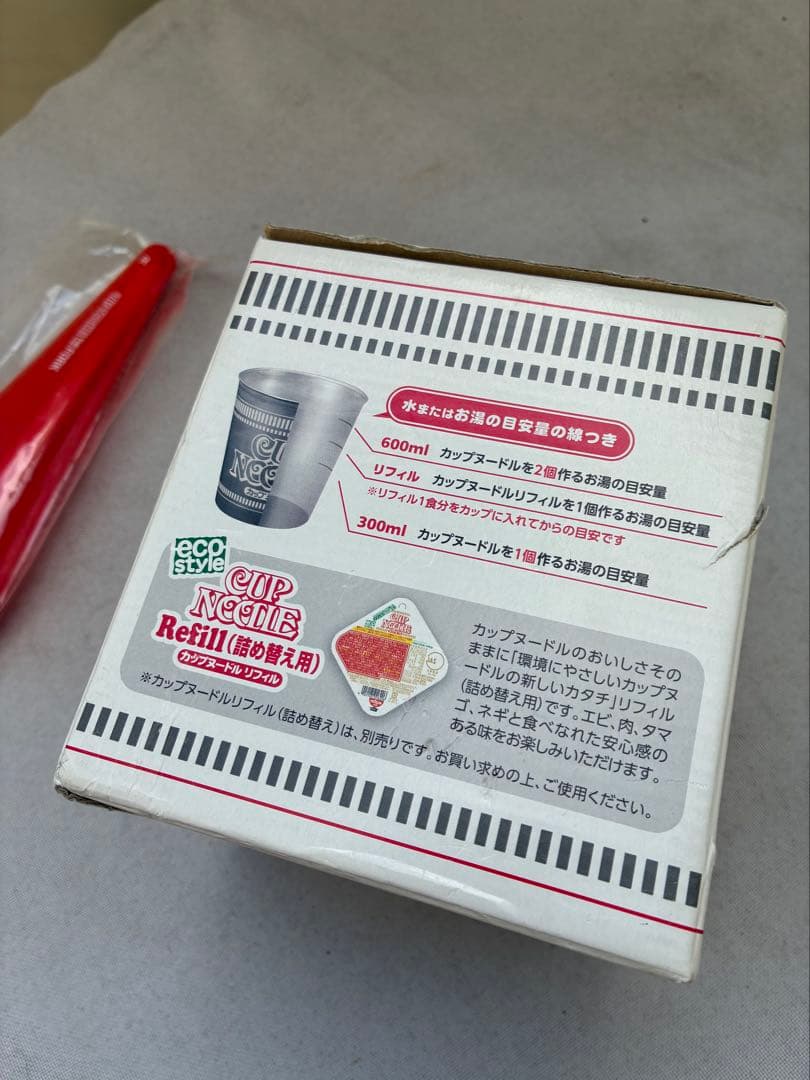 日清カップヌードル　チタンクッカーとオマケ付