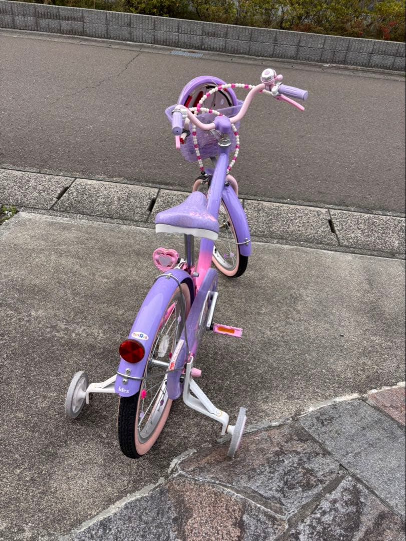 幼児用自転車 ピンクと紫 キャラクター付き