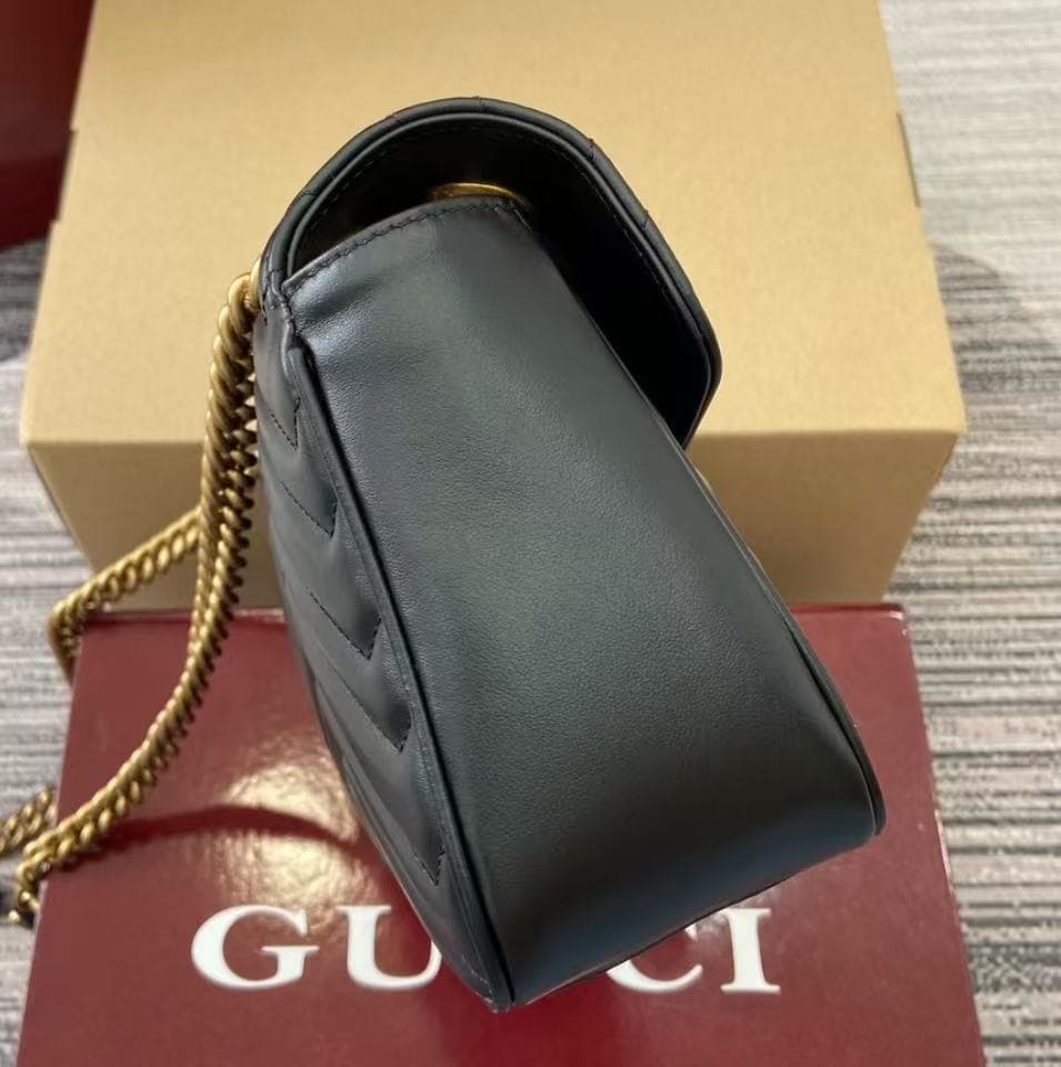 美品 G~U~⭐C~C~I ブラック ショルダーバッグ キルティング ~~~ww