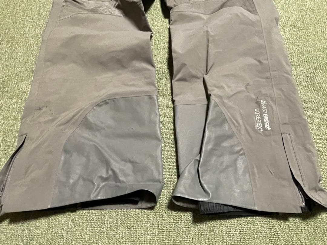 BURTON AK457 BIB グレー