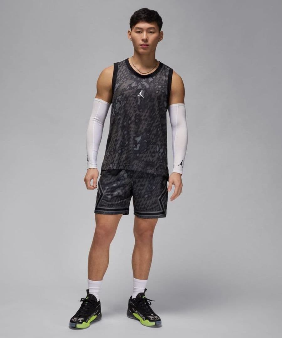 ジョーダン ナイキ バスケ 上下 ノースリーブシャツ ショートパンツ 新品 S