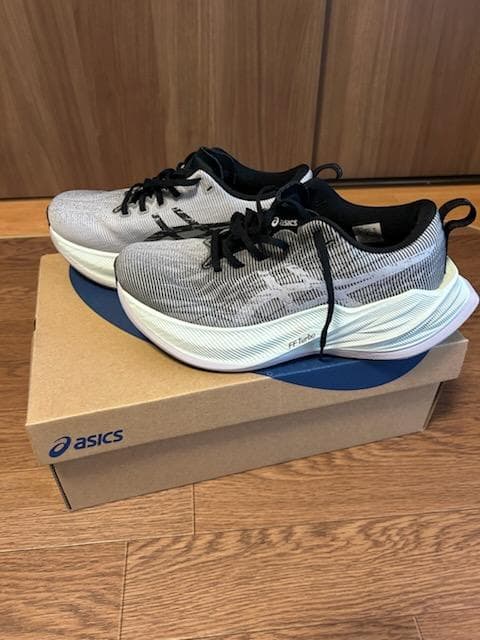 ★美品★ アシックス SUPERBLAST 1013A127　23.5㎝