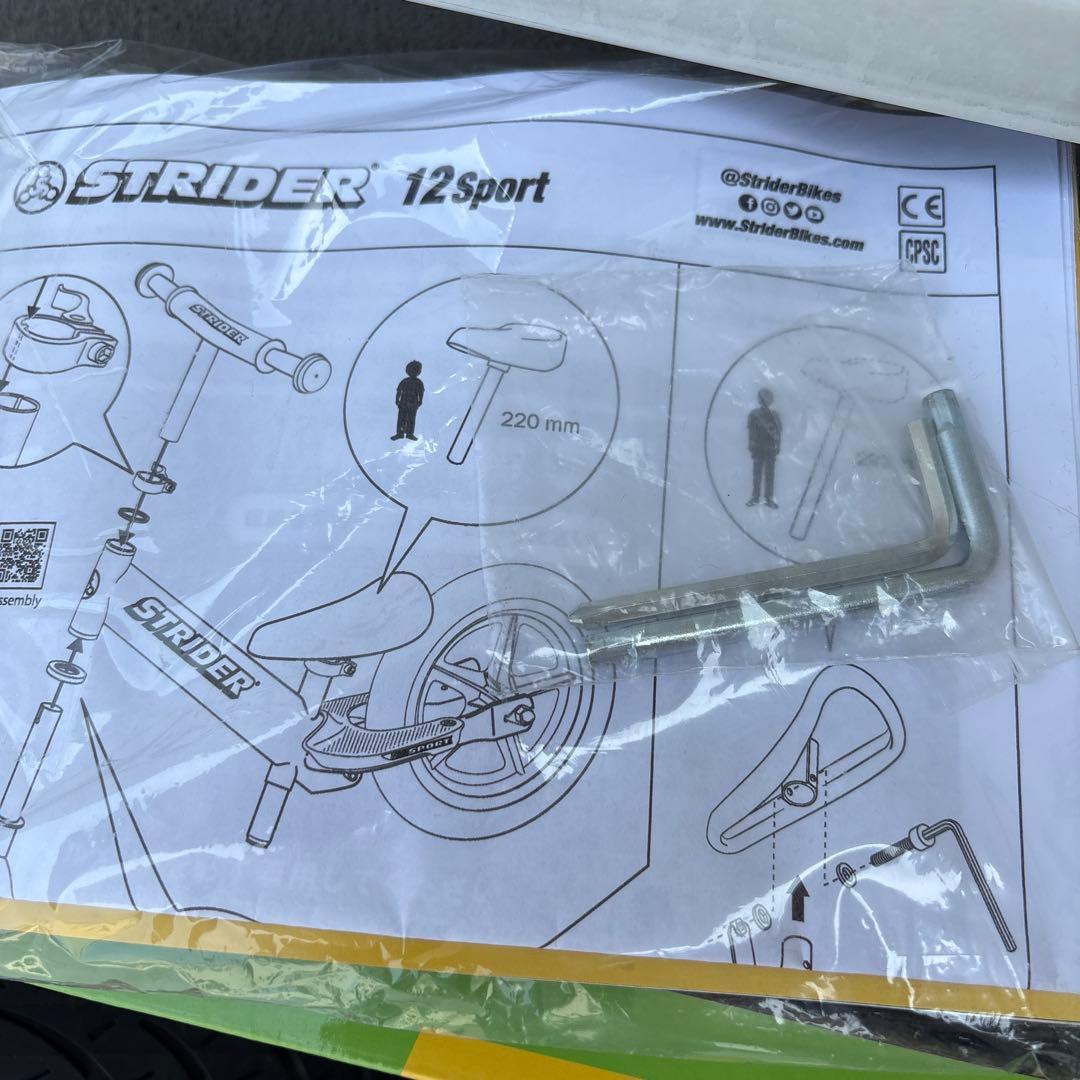 STRIDER 12インチ　ストライダー　ゴムタイヤ　ピンク