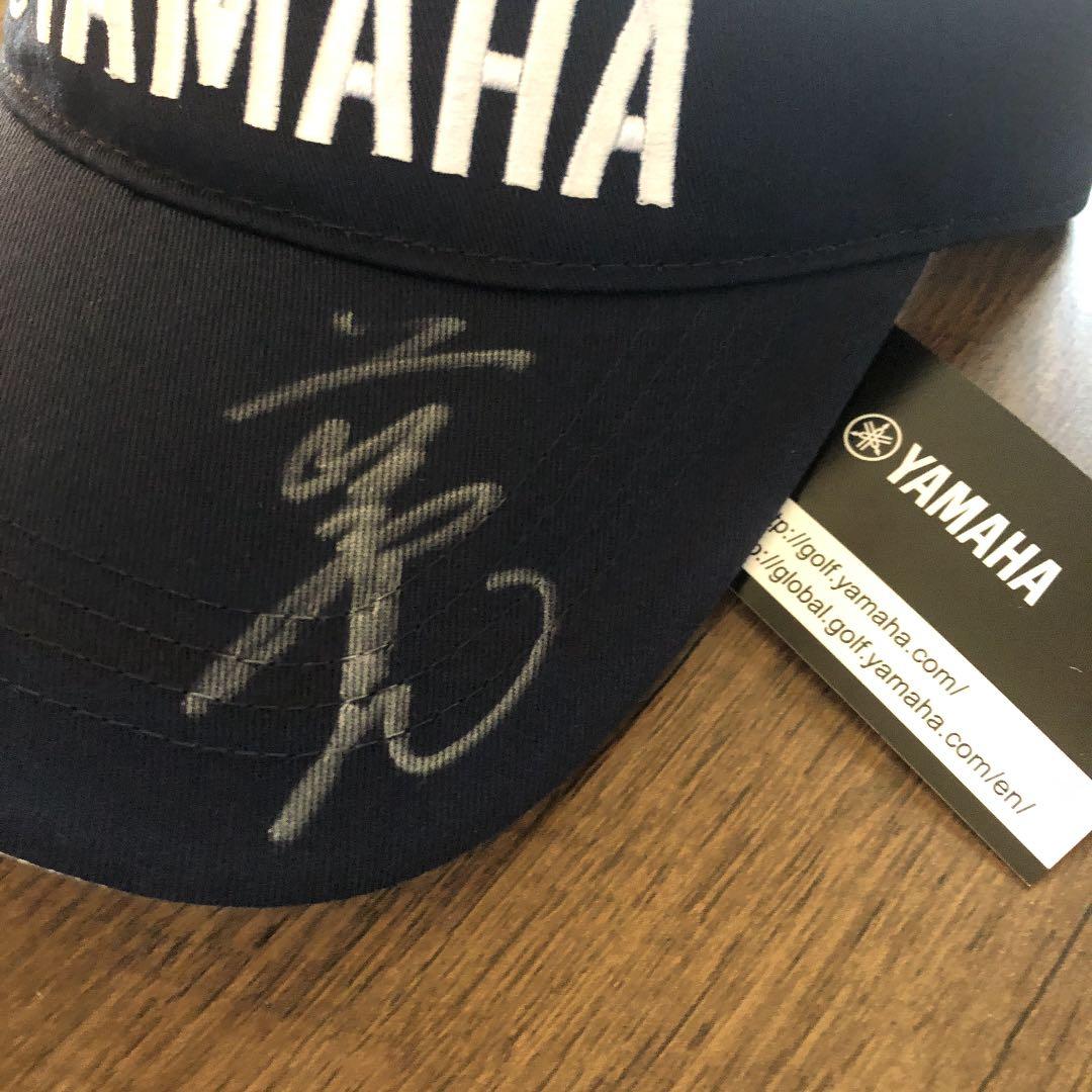 YAMAHA藤田寛之プロ、サイン入りバイザーです。
