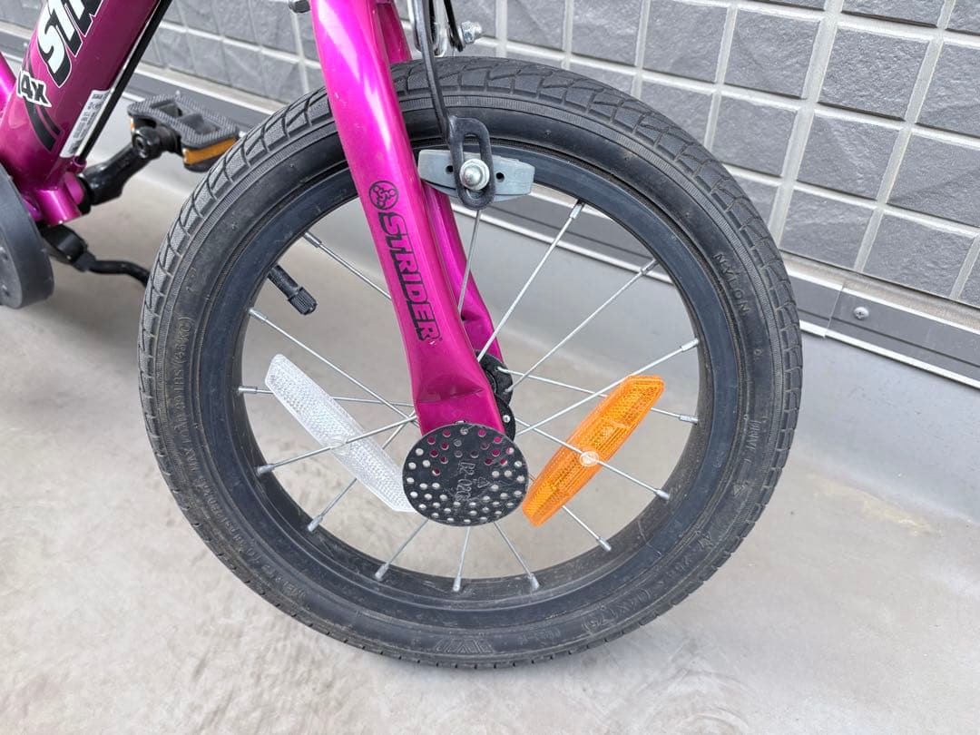 【翌日発送】ストライダー 14x ピンク 14インチ スタンド付き