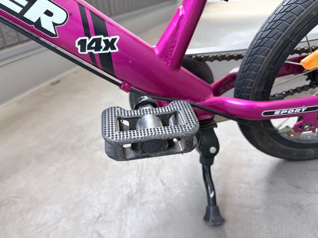 【翌日発送】ストライダー 14x ピンク 14インチ スタンド付き