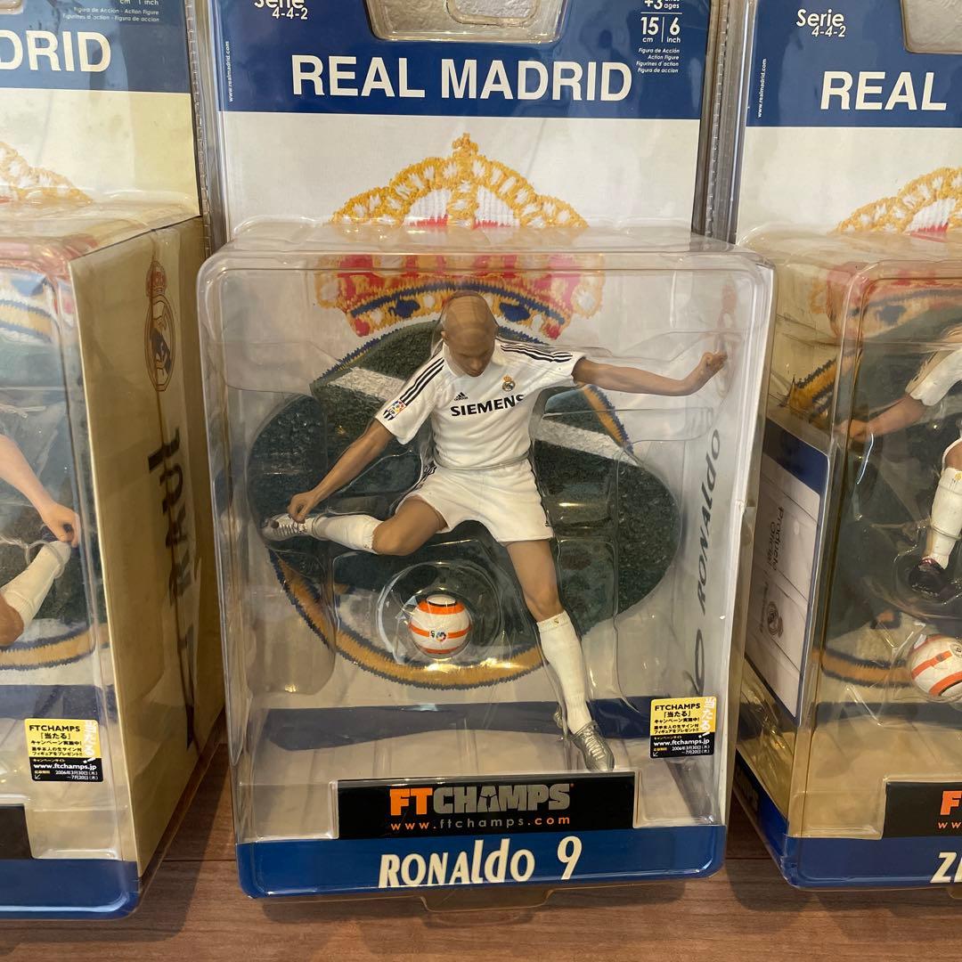 サッカーフィギュア　３個セット