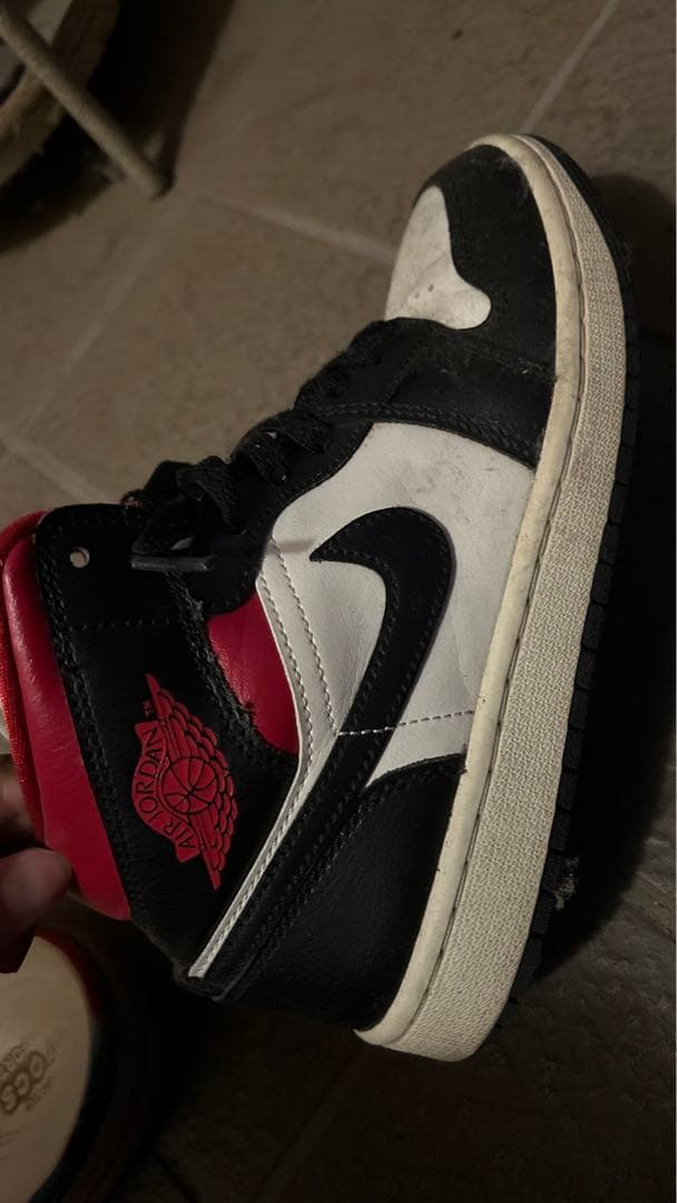 Nike Air Jordan 1 白/黒/赤 高トップ