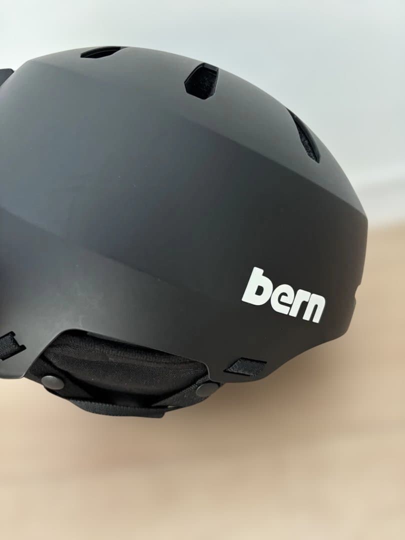 bern ブラック ヘルメット