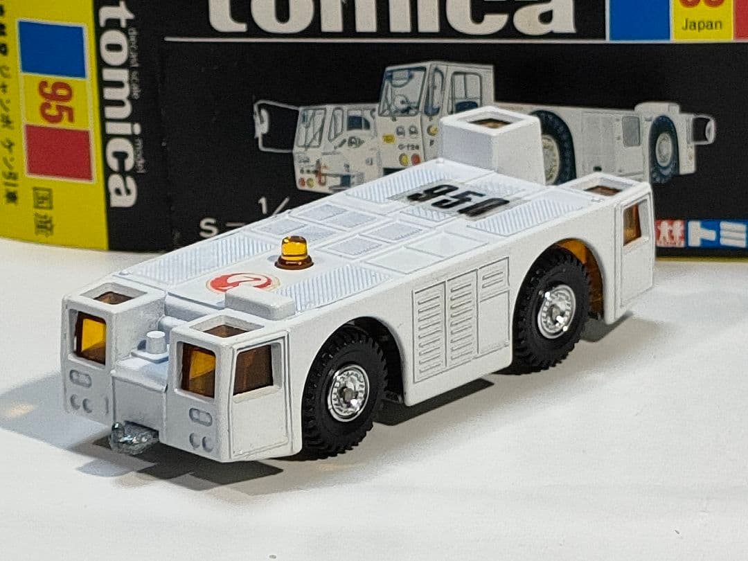 黒箱トミカ 95 JAL日本航空ジャンボ牽引車　美品　日本製
