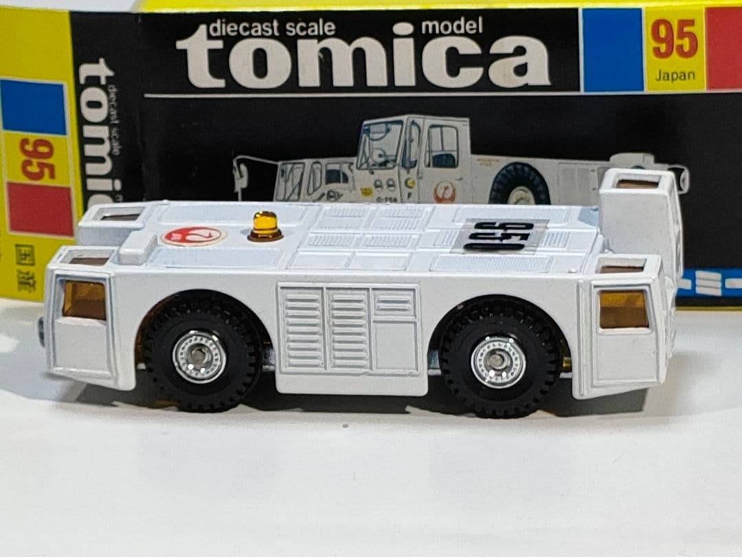 黒箱トミカ 95 JAL日本航空ジャンボ牽引車　美品　日本製