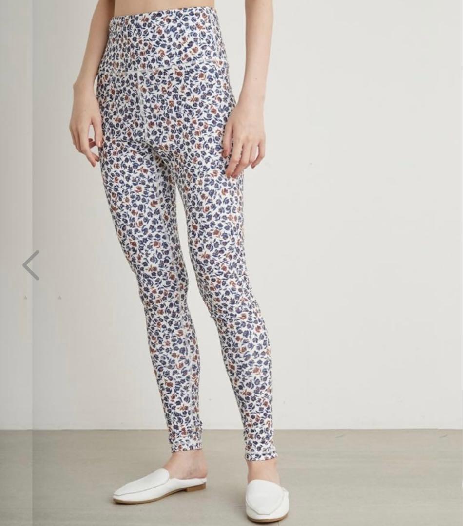 新品未開封　emmi yoga セットアップ