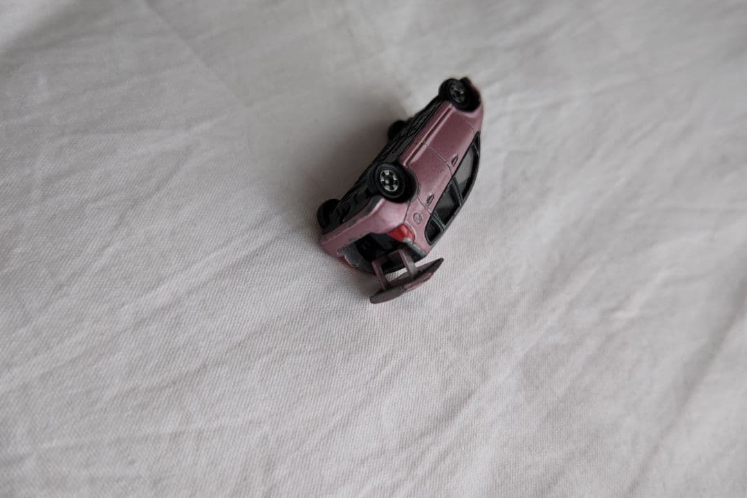 トミカ ピンク コンパクトカー ミニカー
