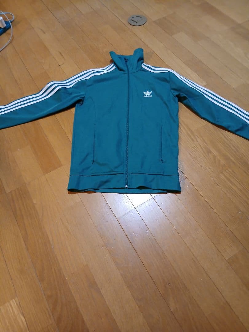 adidas グリーン ジップアップジャケット
