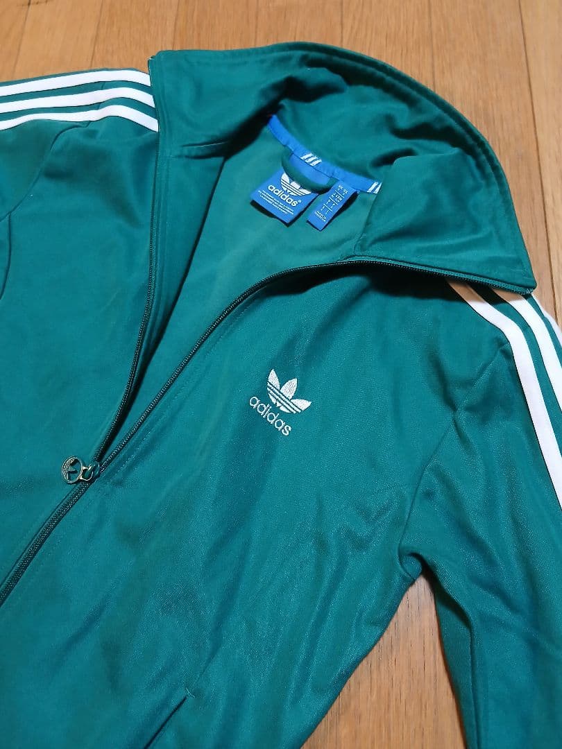 adidas グリーン ジップアップジャケット