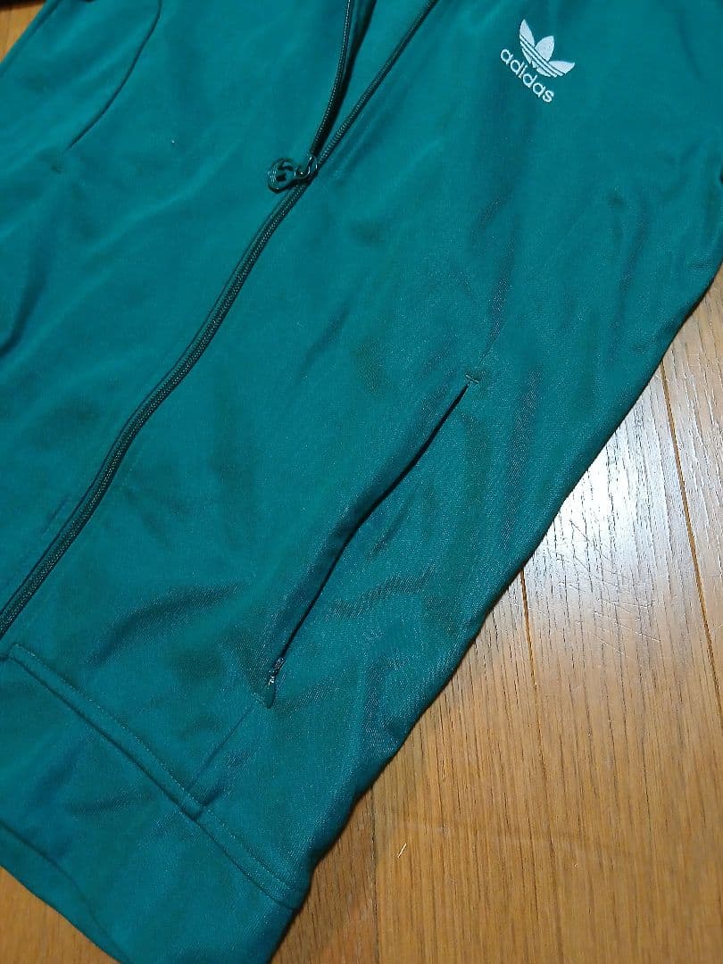 adidas グリーン ジップアップジャケット