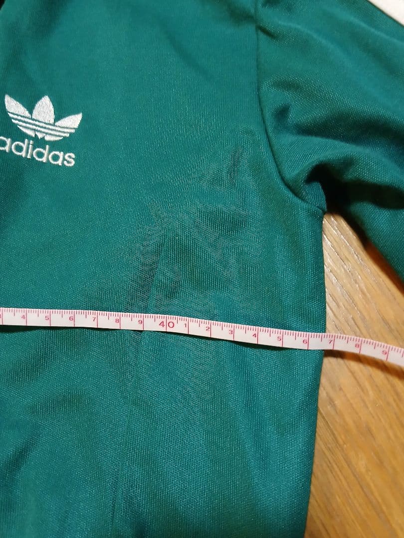 adidas グリーン ジップアップジャケット