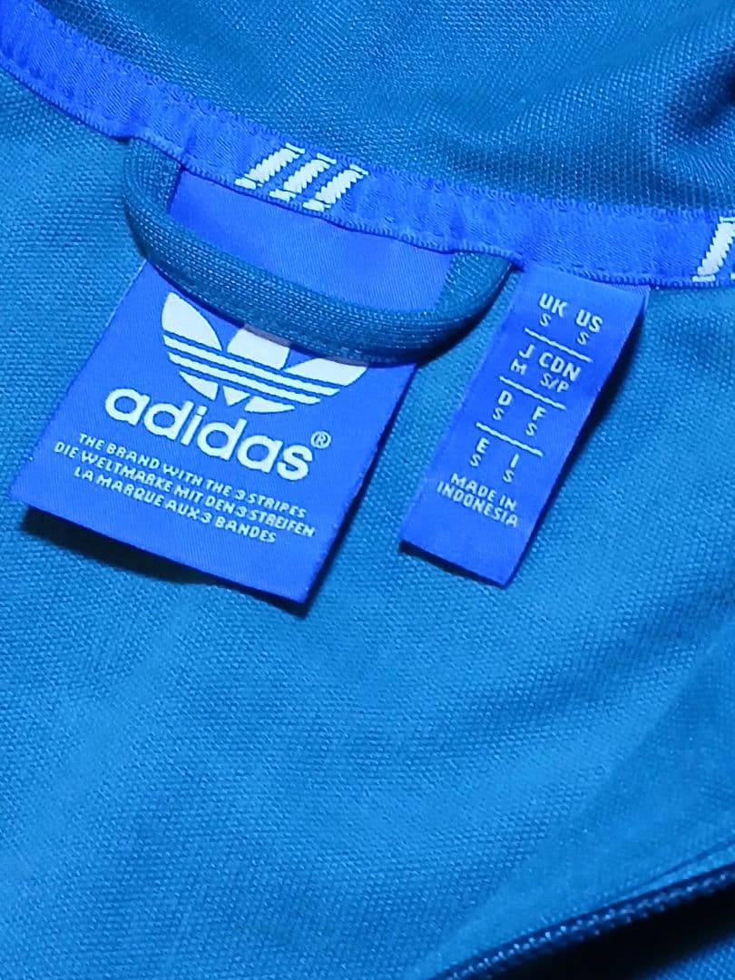 adidas グリーン ジップアップジャケット
