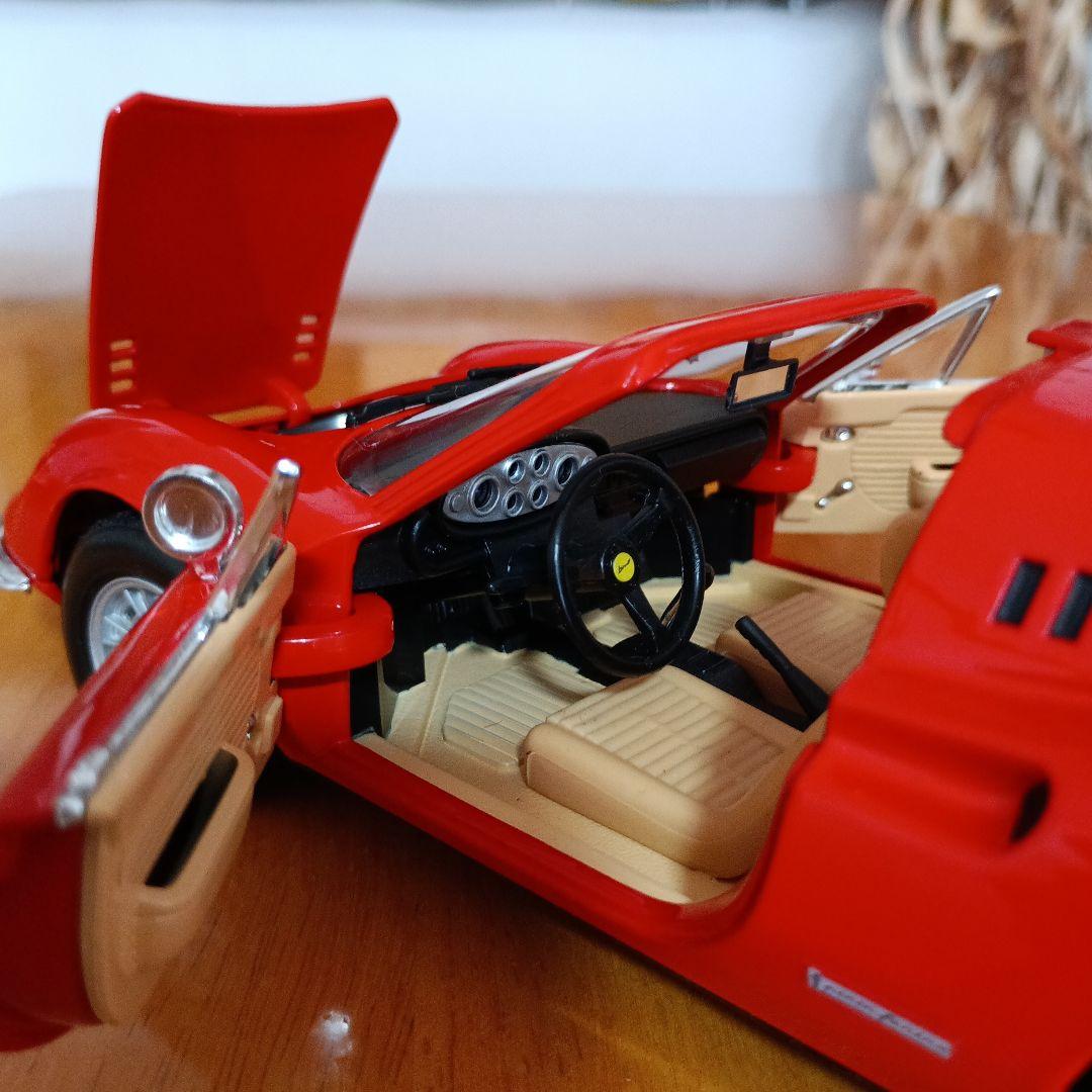 ホットウイール　フェラーリ　ディノ246GTS 1/18
